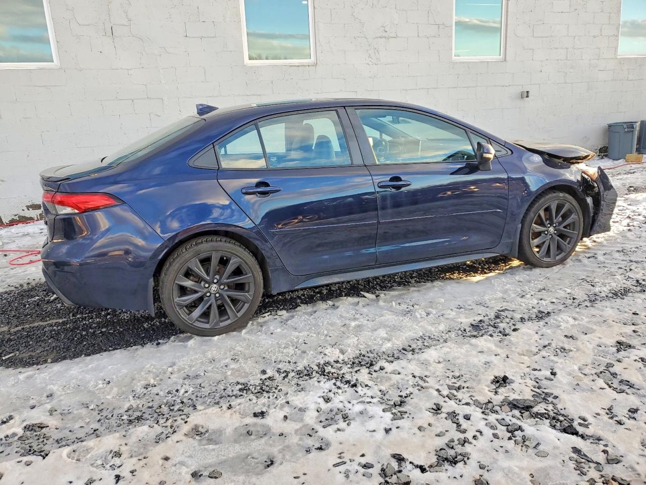2023 TOYOTA COROLLA XSE photo 3