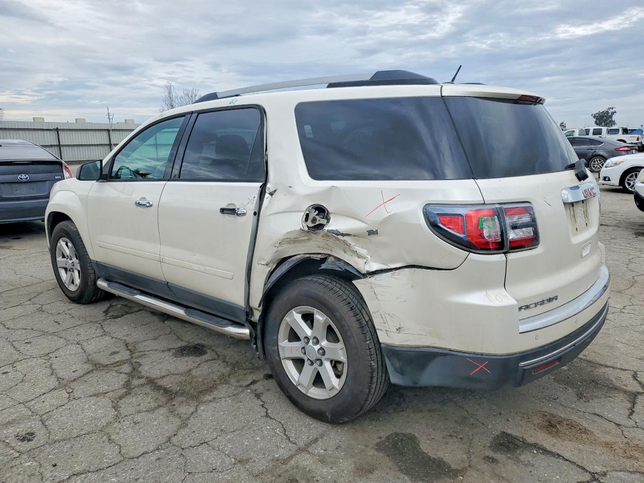 2015 GMC ACADIA SLE photo 2