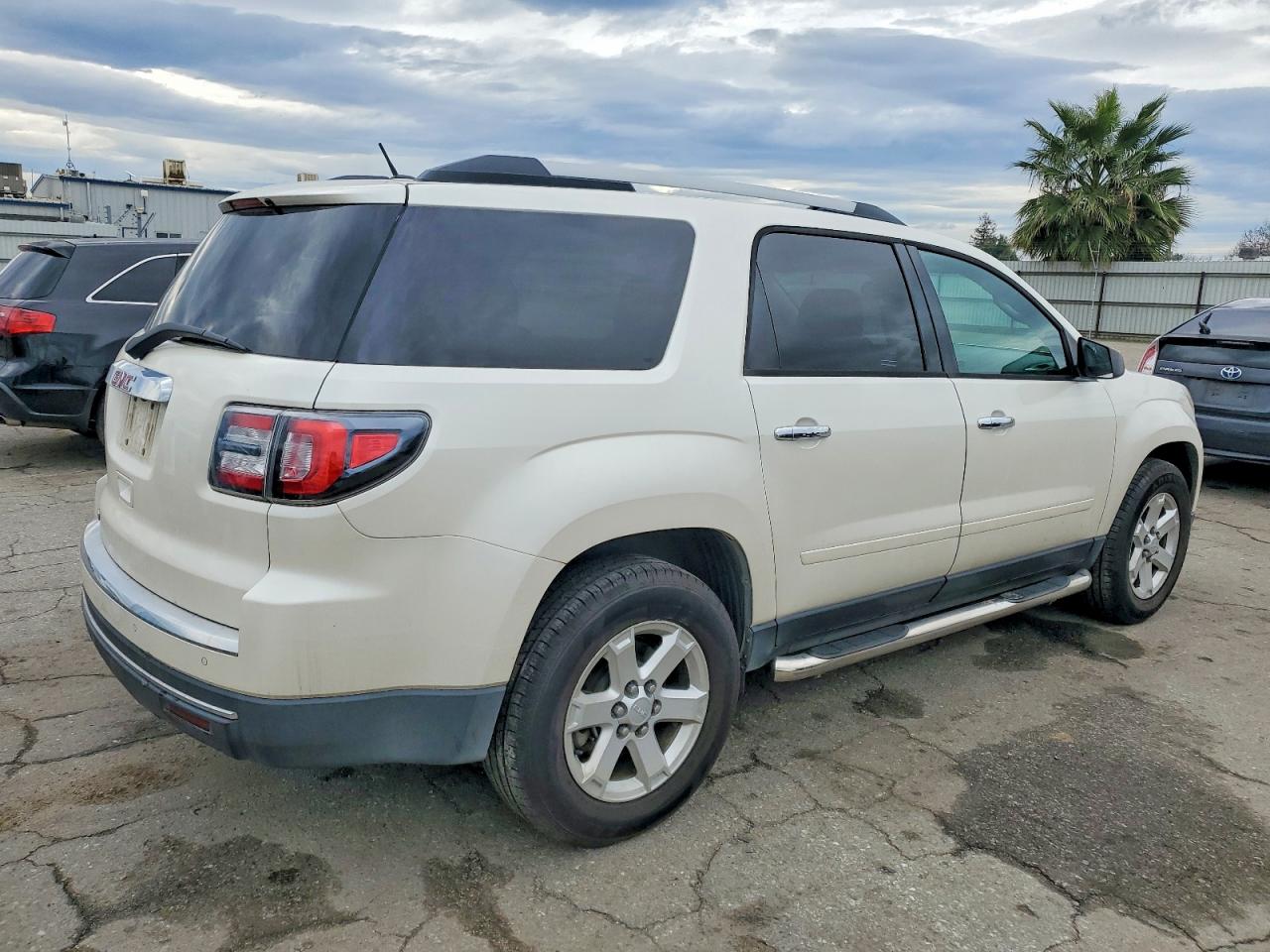 2015 GMC ACADIA SLE photo 3