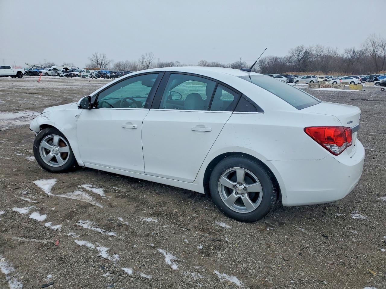 2014 CHEVROLET CRUZE LT photo 2
