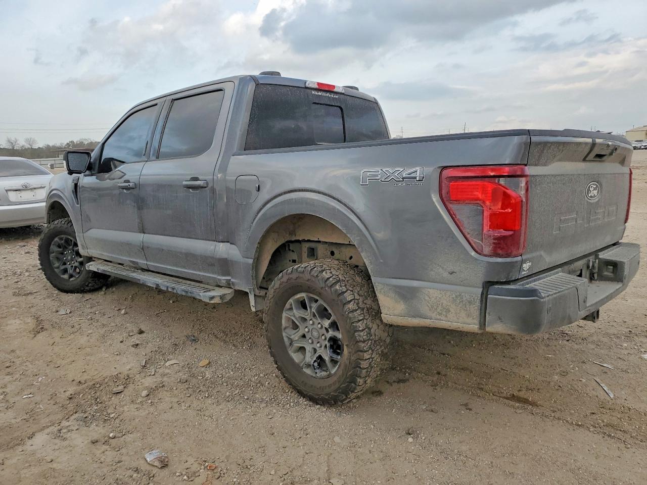 2024 FORD F150 XLT photo 2