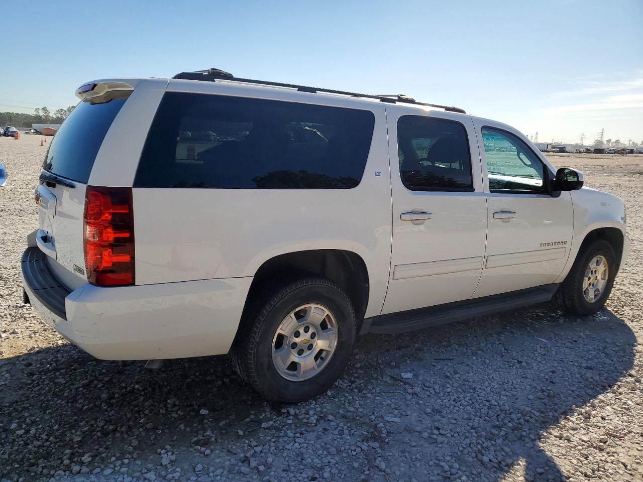 2012 CHEVROLET SUBURBAN C1500 LT photo 3