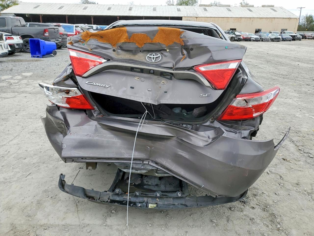 2016 TOYOTA CAMRY LE photo 11