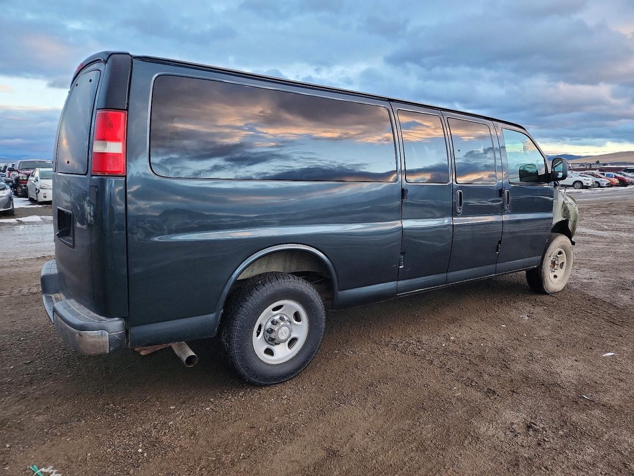 2017 CHEVROLET EXPRESS G3500 LT photo 3