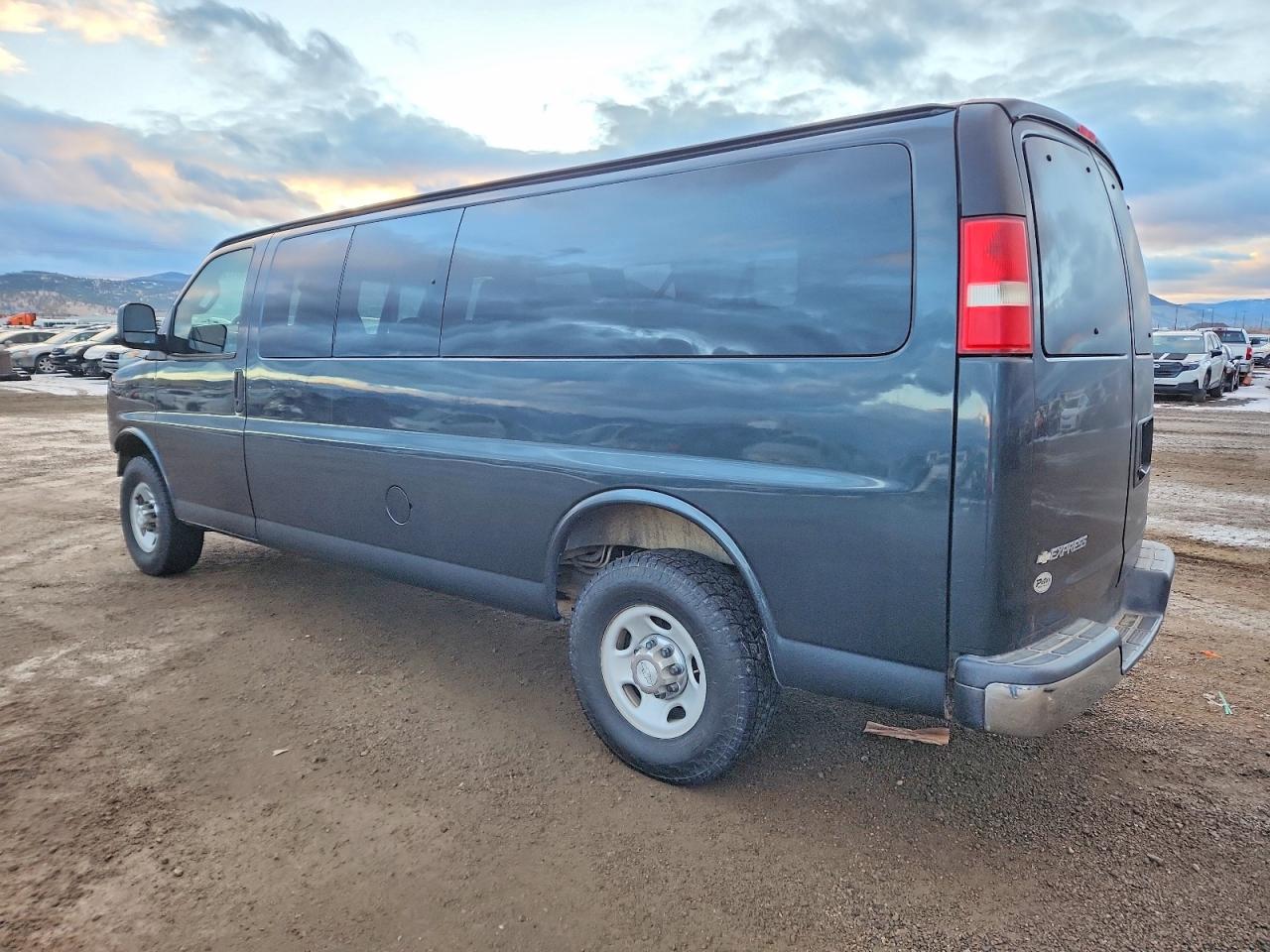 2017 CHEVROLET EXPRESS G3500 LT photo 2