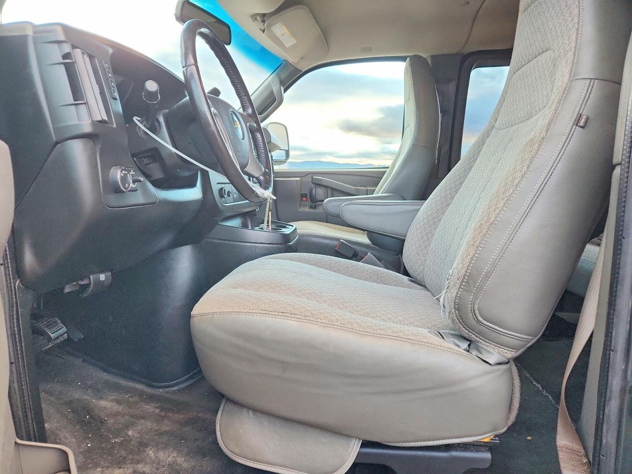 2017 CHEVROLET EXPRESS G3500 LT photo 7