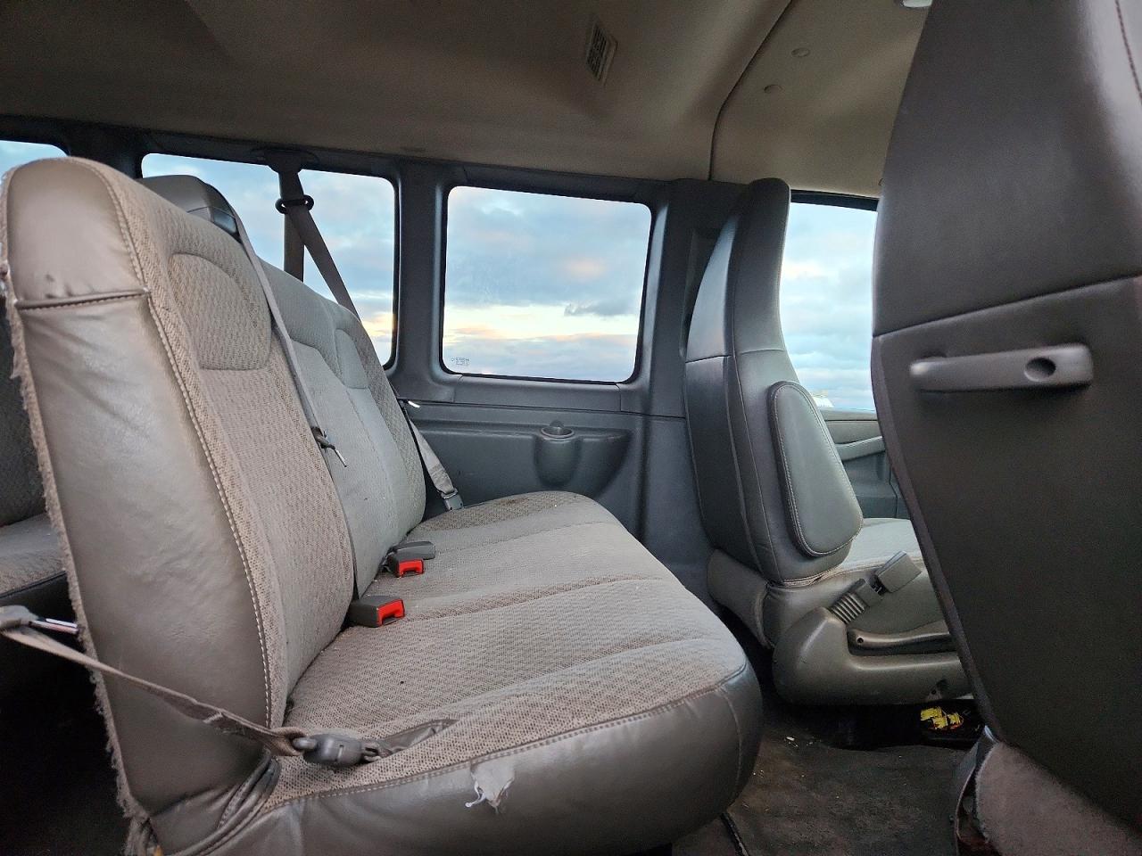 2017 CHEVROLET EXPRESS G3500 LT photo 11