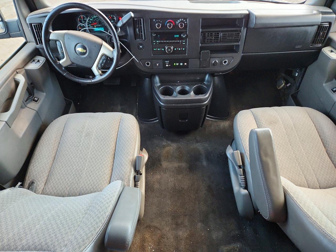 2017 CHEVROLET EXPRESS G3500 LT photo 8
