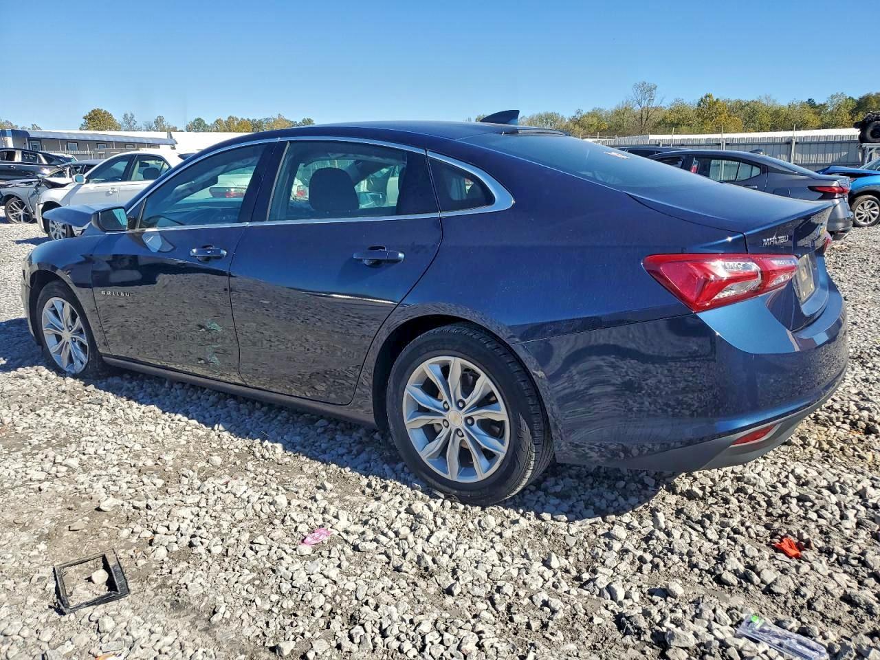 2022 CHEVROLET MALIBU LT photo 2