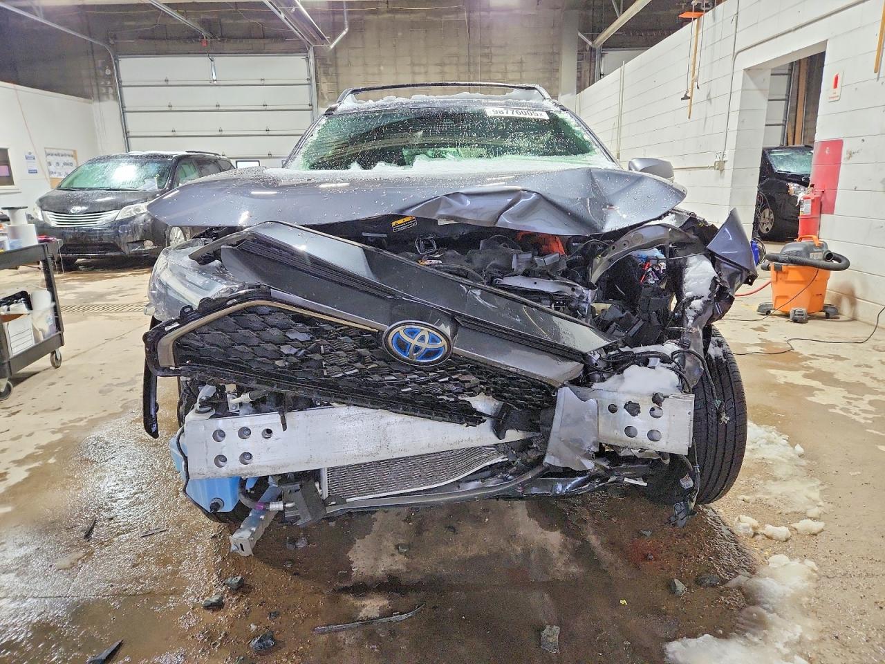 2024 TOYOTA RAV4 PRIME SE photo 5