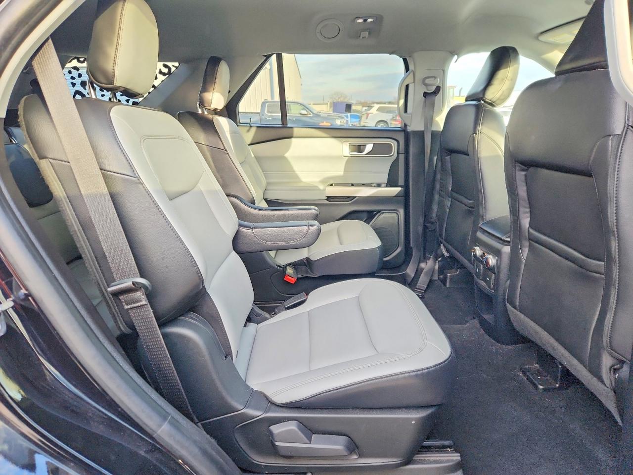 2021 FORD EXPLORER XLT photo 11