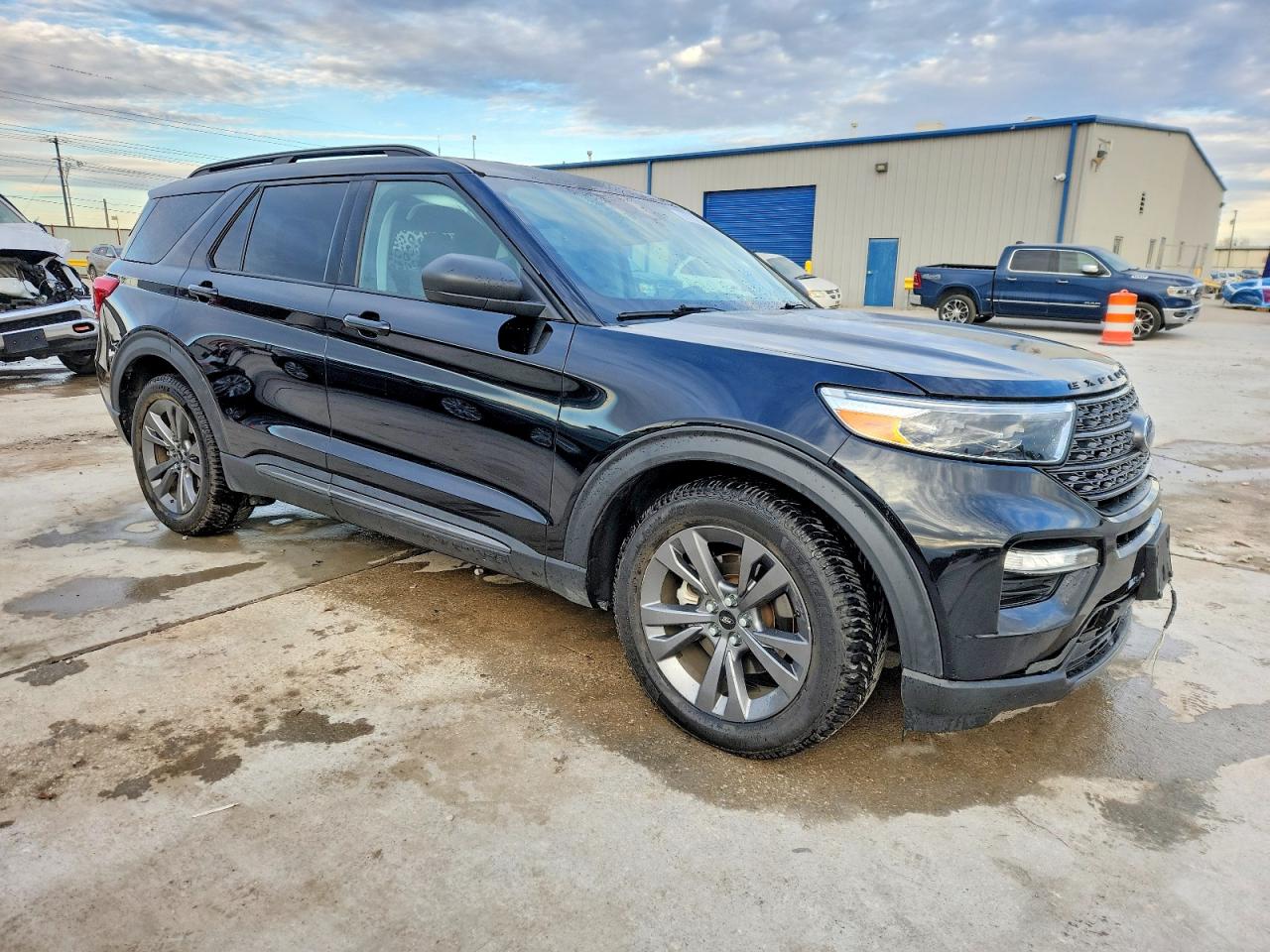 2021 FORD EXPLORER XLT photo 4