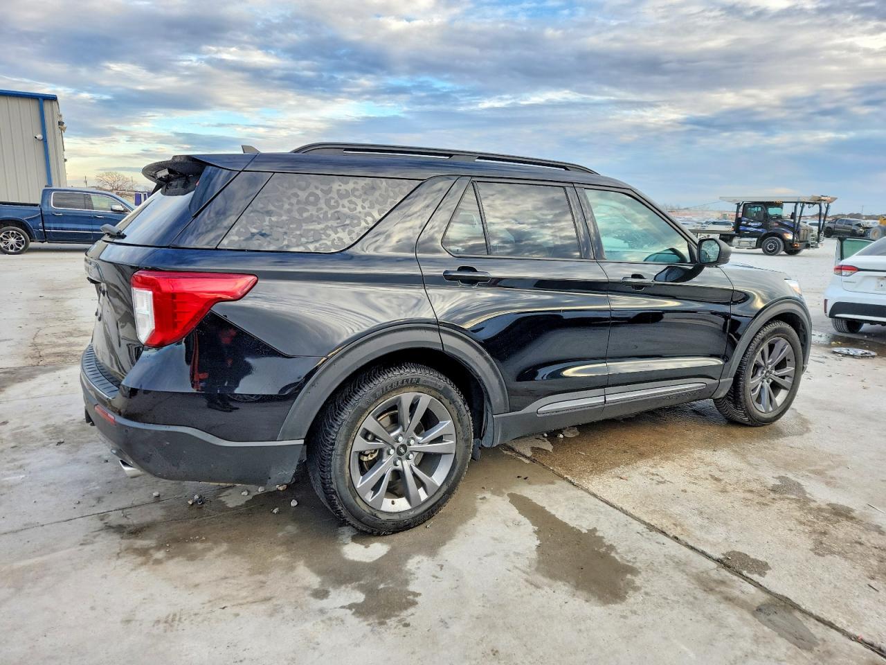 2021 FORD EXPLORER XLT photo 3