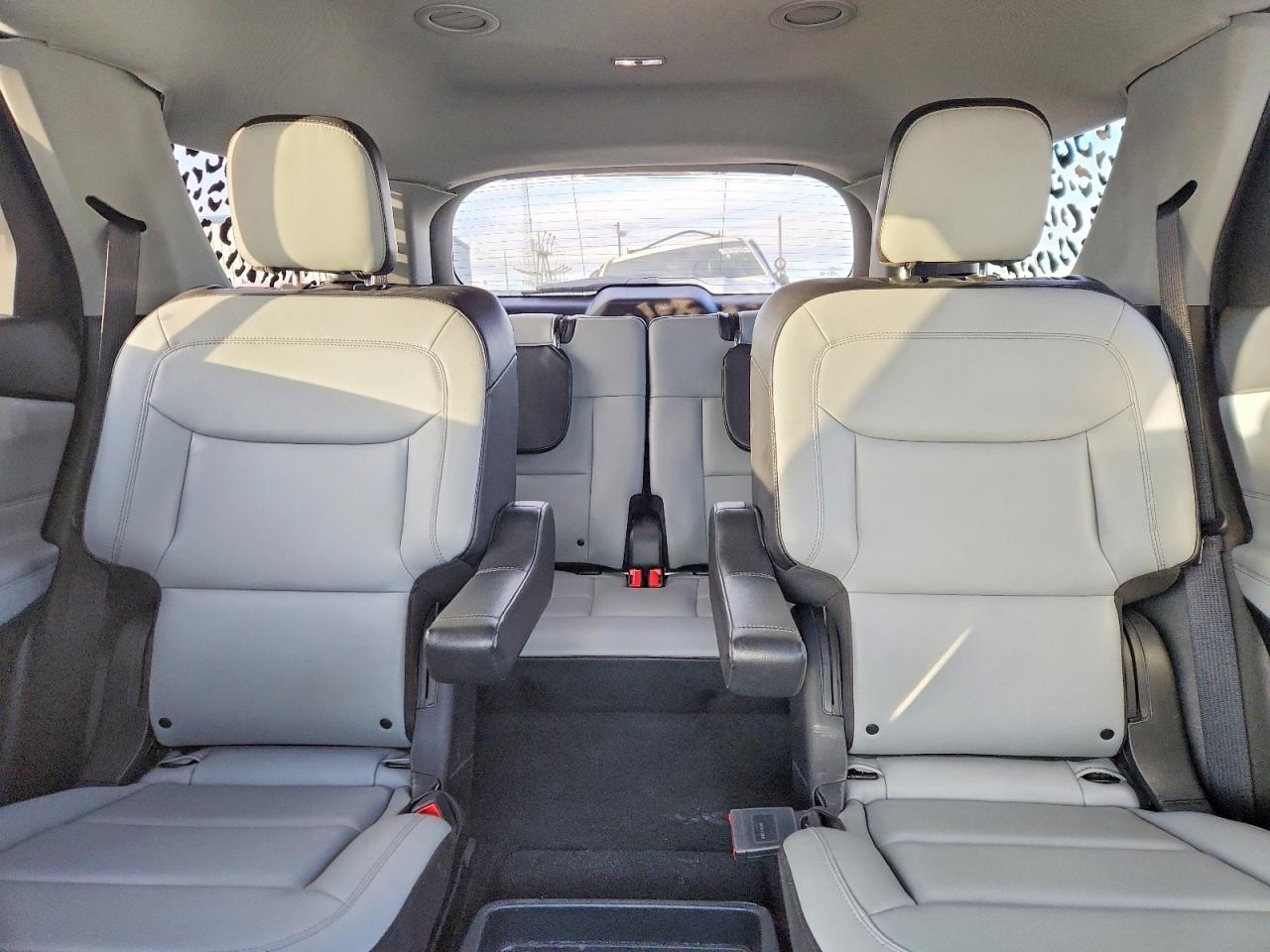 2021 FORD EXPLORER XLT photo 10