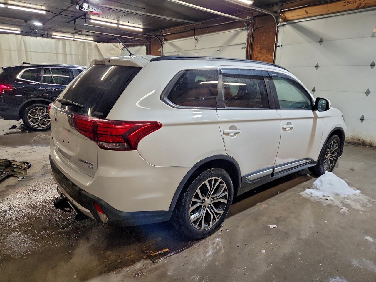 2016 MITSUBISHI OUTLANDER SE photo 5