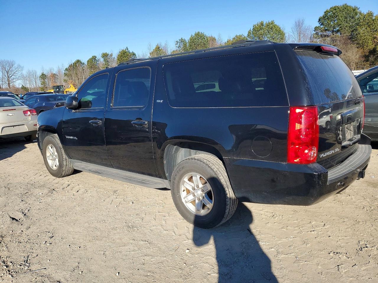 2013 GMC YUKON XL C1500 SLT photo 2