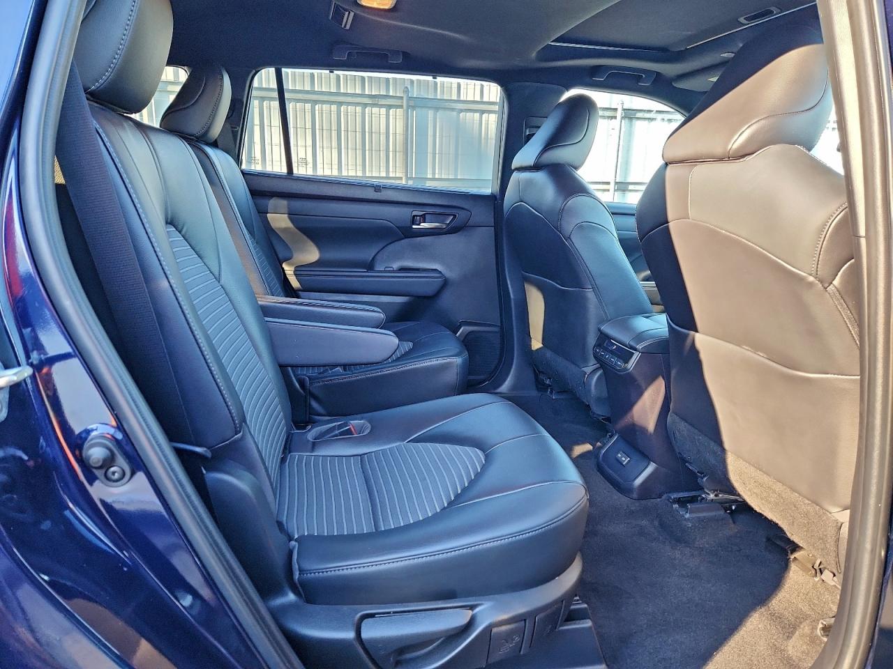 2023 TOYOTA HIGHLANDER L photo 11