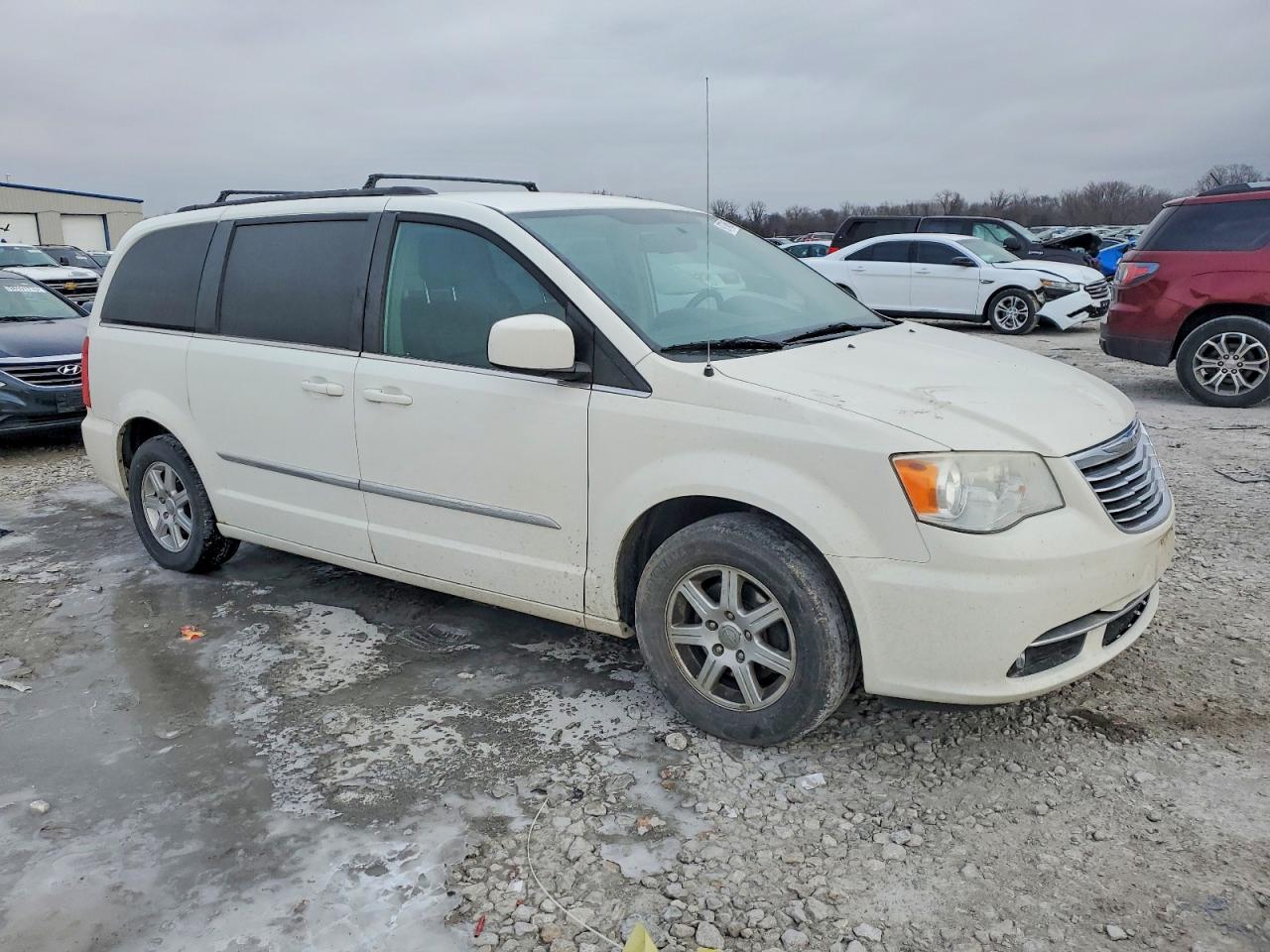 2012 CHRYSLER TOWN & COUNTRY TOURING photo 4