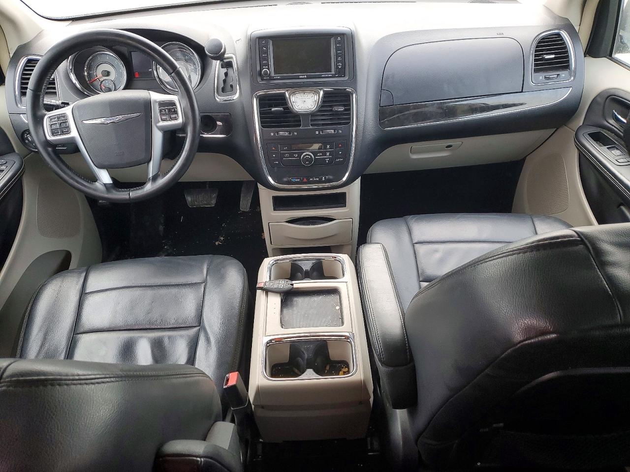 2012 CHRYSLER TOWN & COUNTRY TOURING photo 8