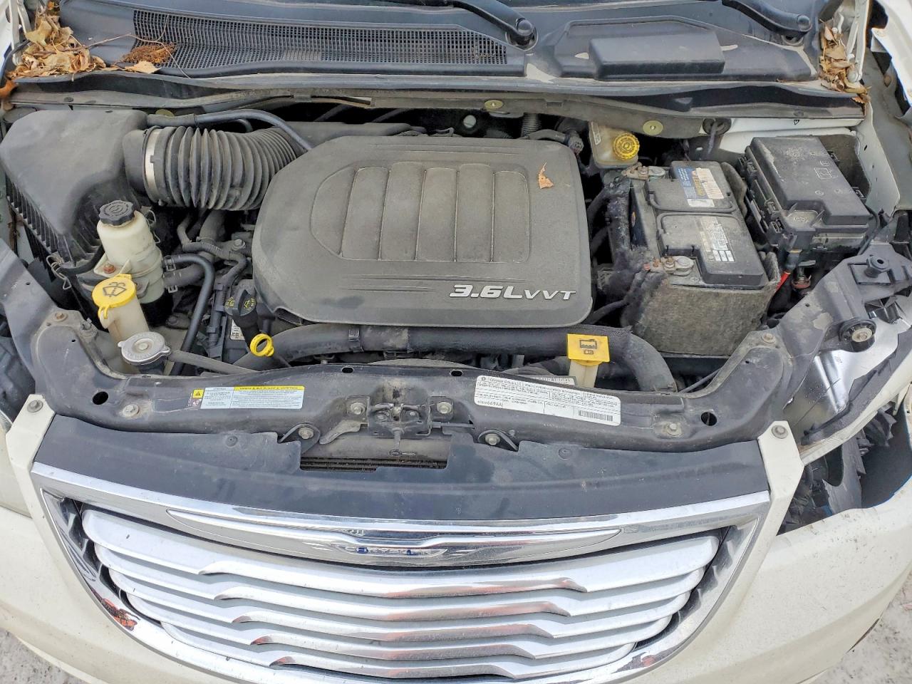 2012 CHRYSLER TOWN & COUNTRY TOURING photo 12