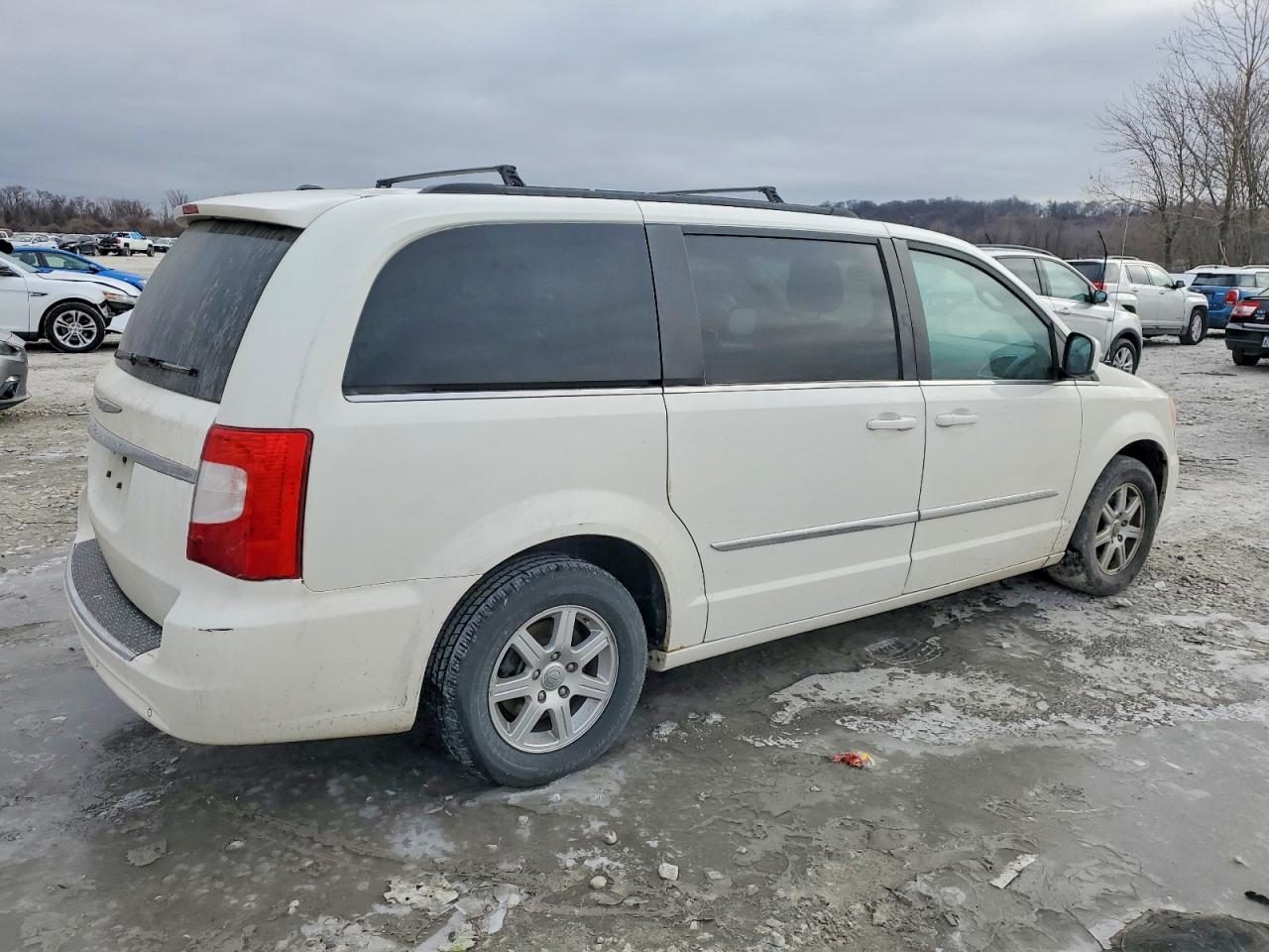 2012 CHRYSLER TOWN & COUNTRY TOURING photo 3