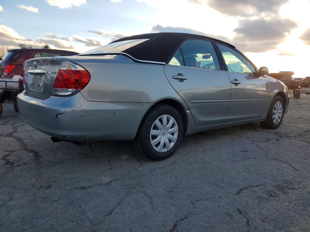 2005 TOYOTA CAMRY LE photo 3