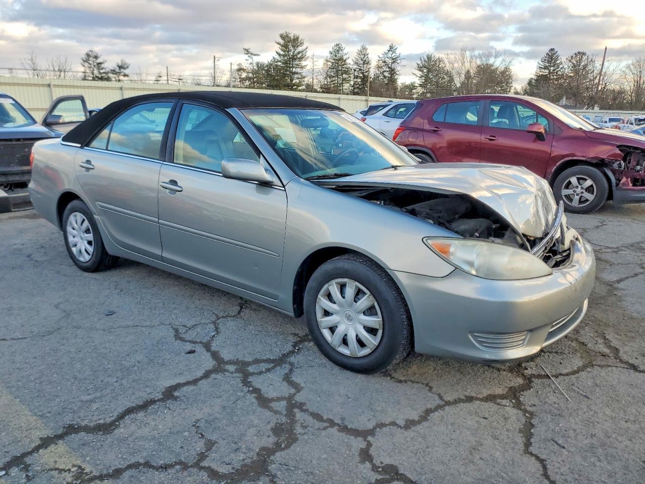 2005 TOYOTA CAMRY LE photo 4