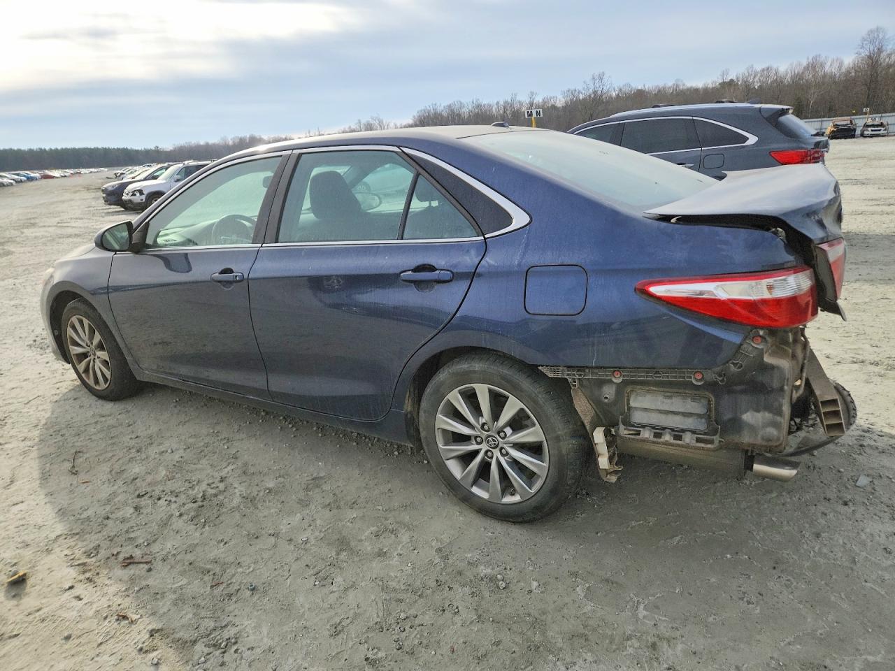 2016 TOYOTA CAMRY XSE photo 3