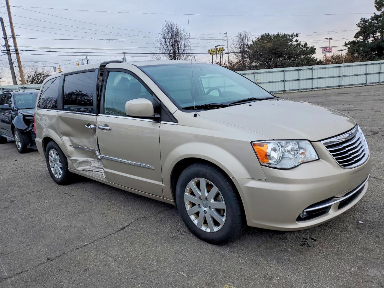 2015 CHRYSLER TOWN & COUNTRY TOURING photo 4