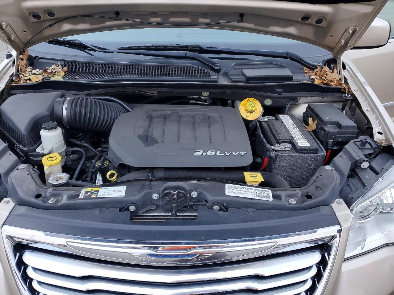 2015 CHRYSLER TOWN & COUNTRY TOURING photo 12