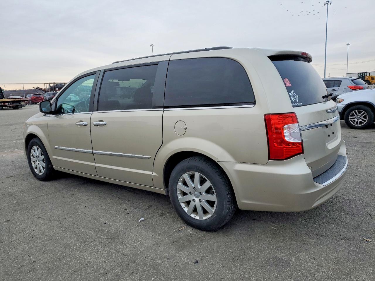2015 CHRYSLER TOWN & COUNTRY TOURING photo 2