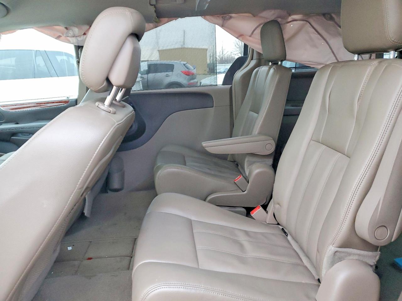 2015 CHRYSLER TOWN & COUNTRY TOURING photo 11