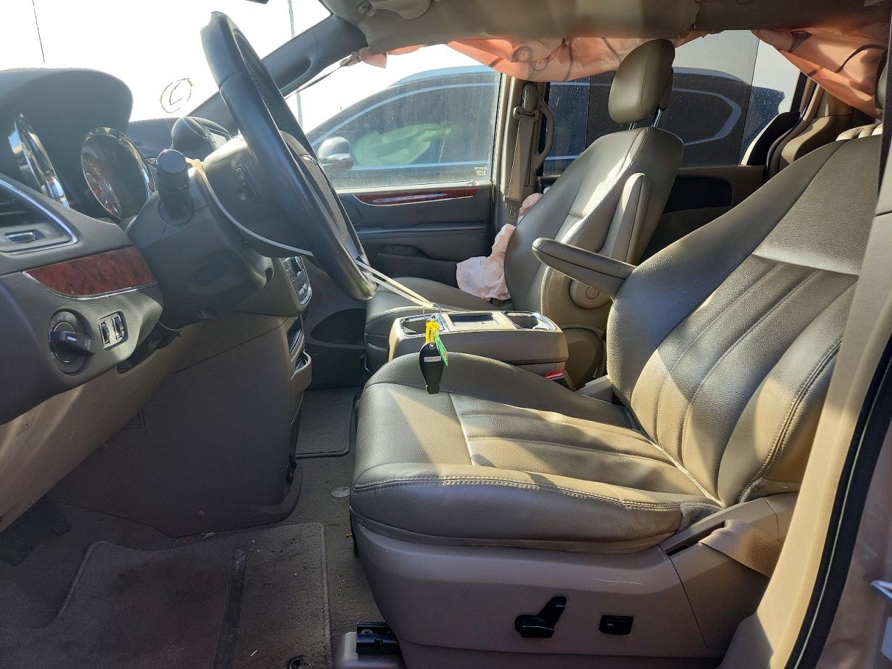2015 CHRYSLER TOWN & COUNTRY TOURING photo 7