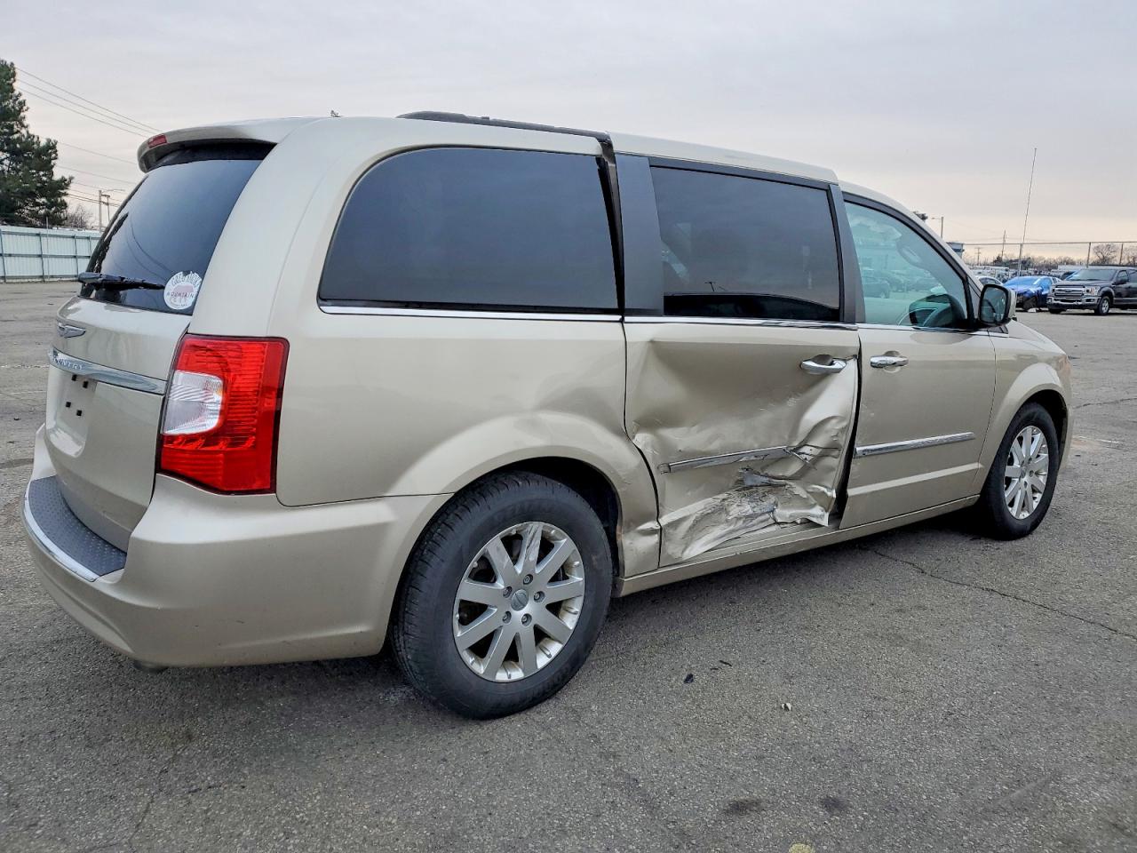 2015 CHRYSLER TOWN & COUNTRY TOURING photo 3