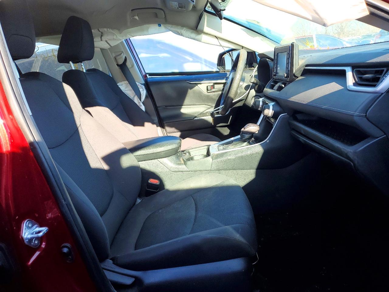 2021 TOYOTA RAV4 LE photo 7
