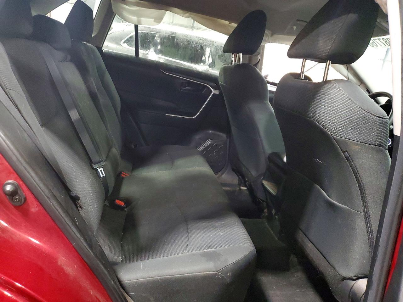 2021 TOYOTA RAV4 LE photo 11