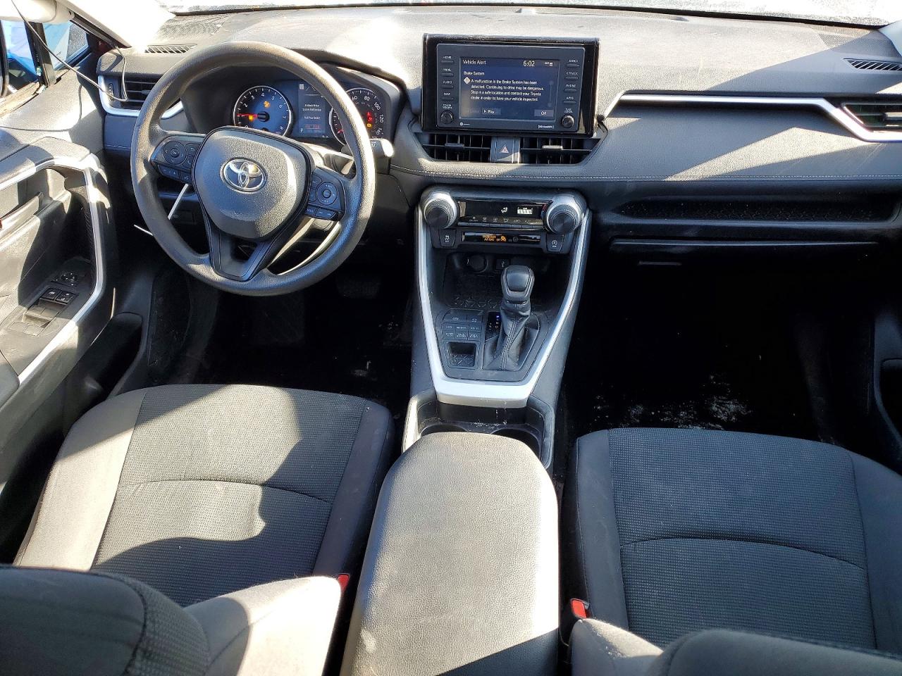 2021 TOYOTA RAV4 LE photo 8