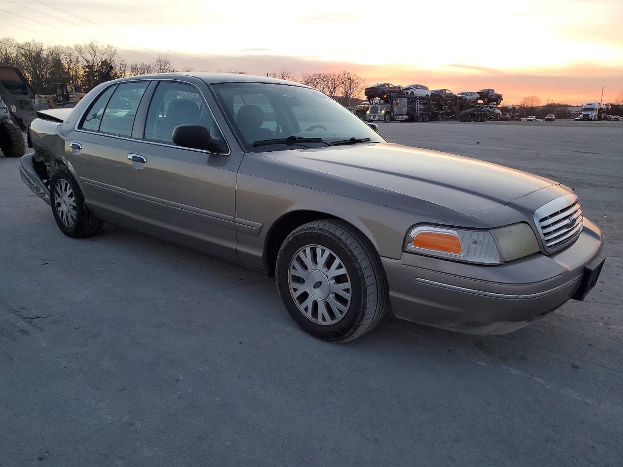2004 FORD CROWN VICTORIA LX photo 4