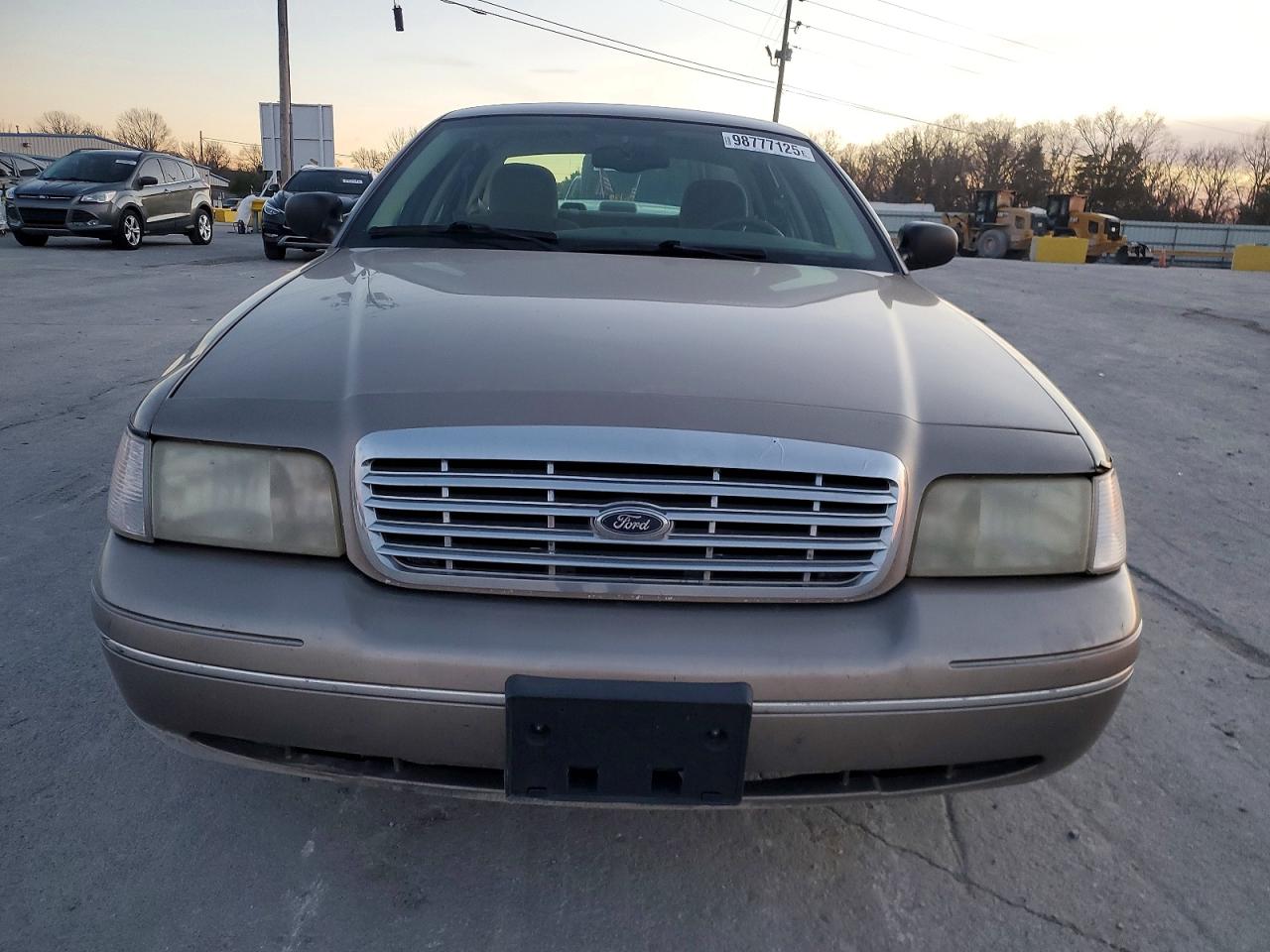 2004 FORD CROWN VICTORIA LX photo 5