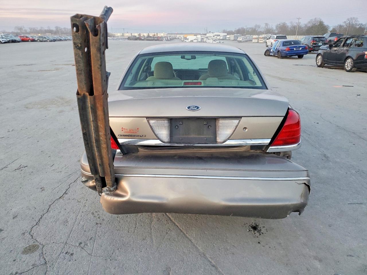 2004 FORD CROWN VICTORIA LX photo 6
