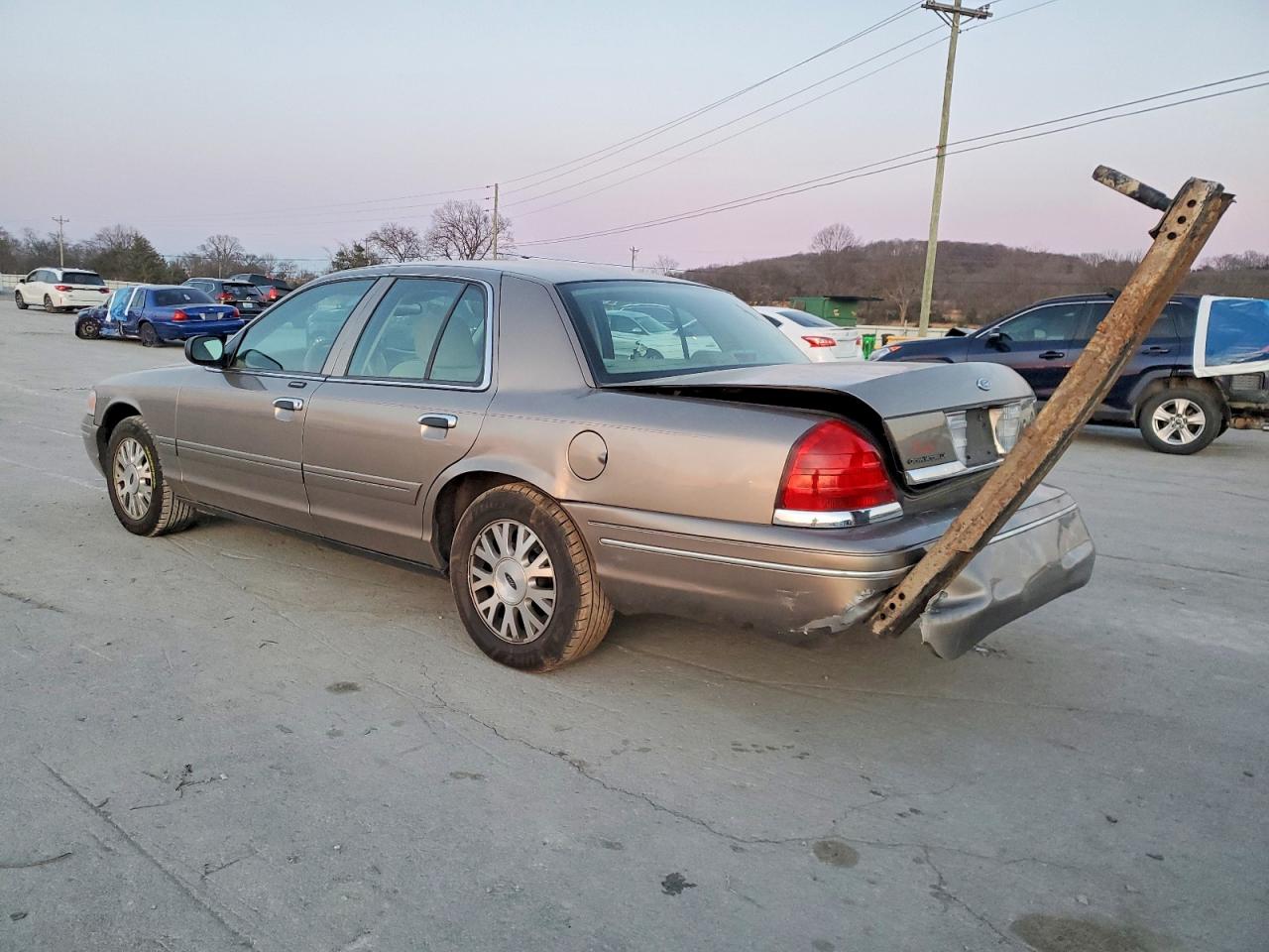 2004 FORD CROWN VICTORIA LX photo 2