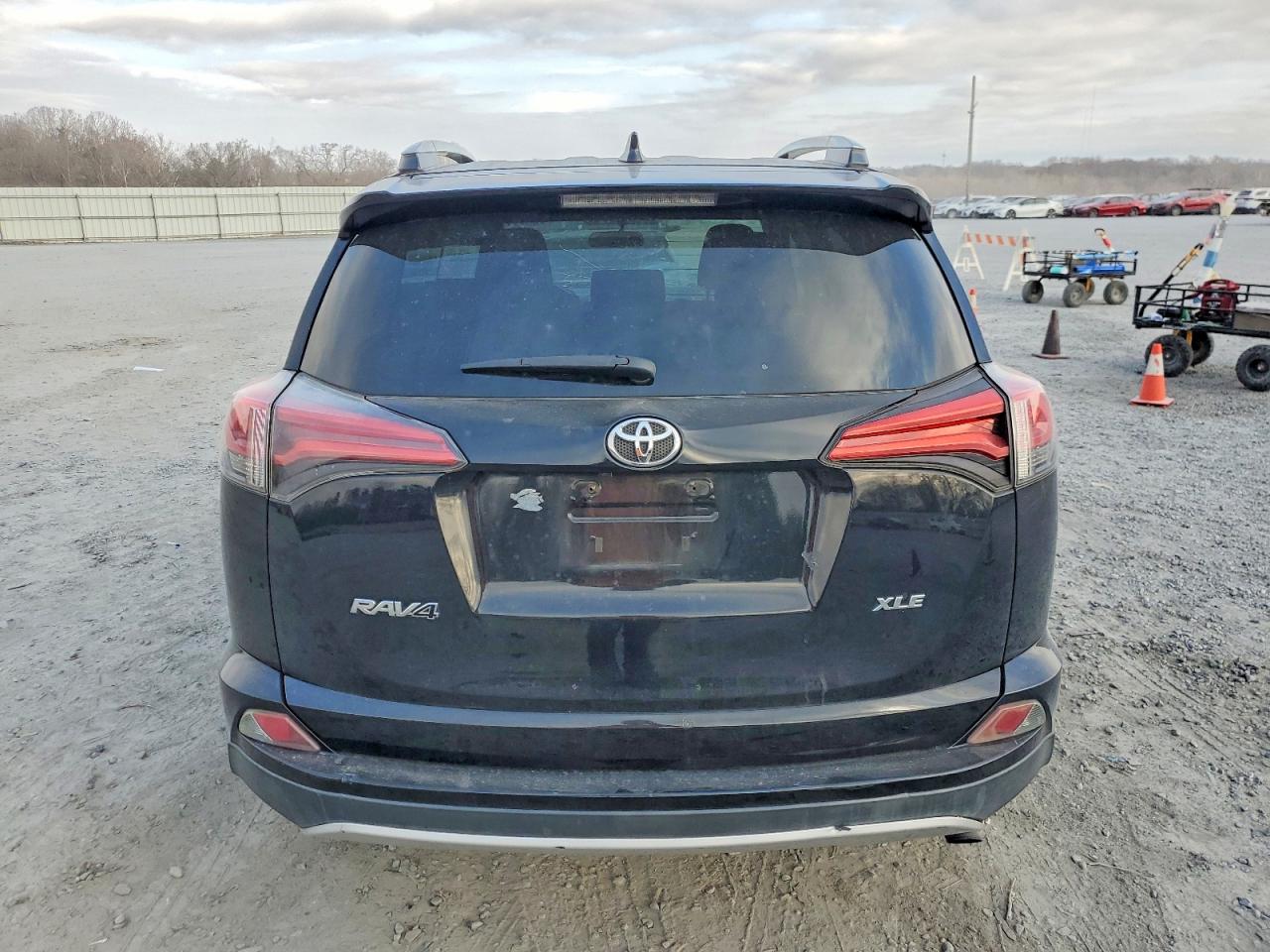 2016 TOYOTA RAV4 XLE photo 6