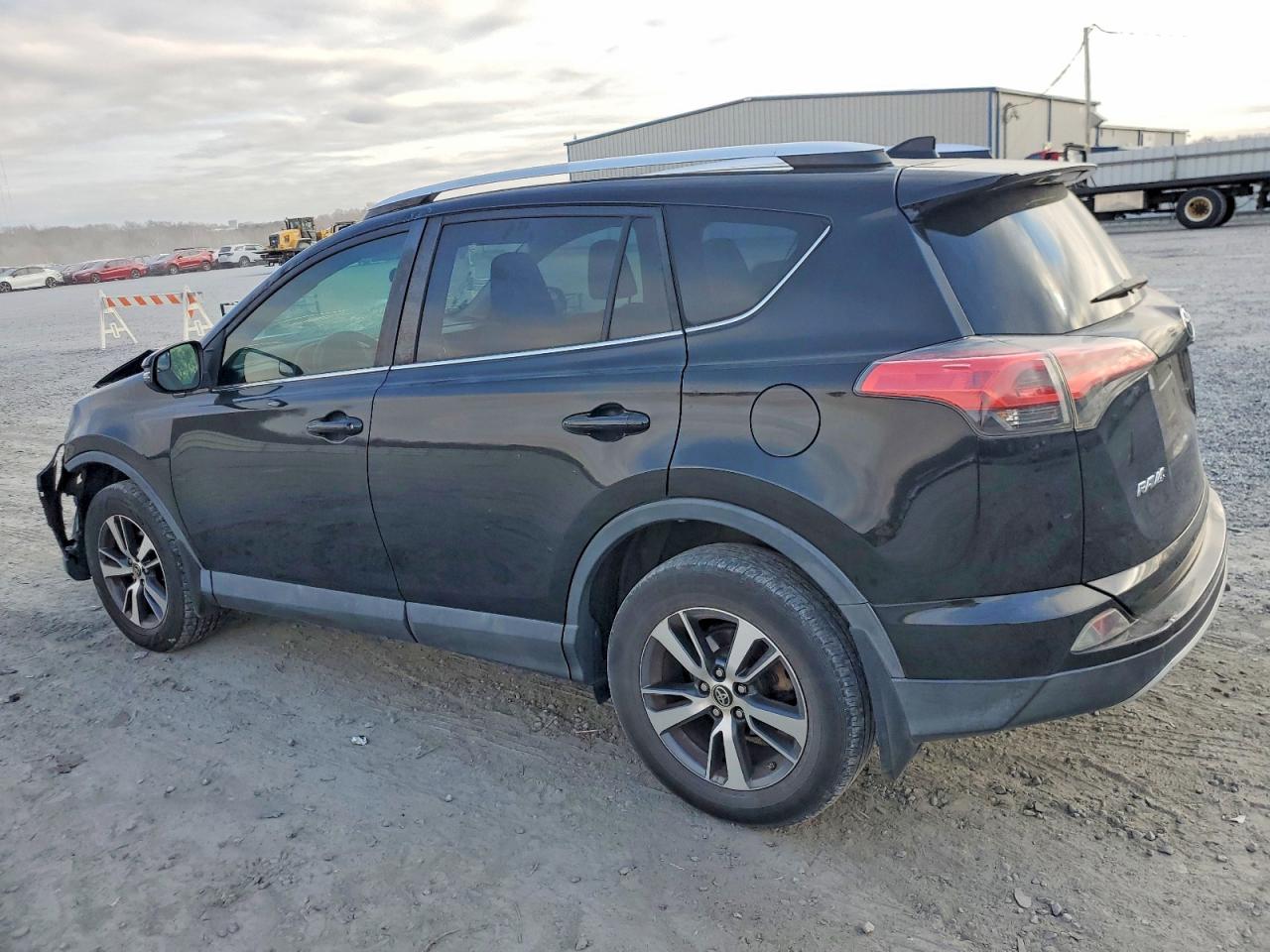 2016 TOYOTA RAV4 XLE photo 2