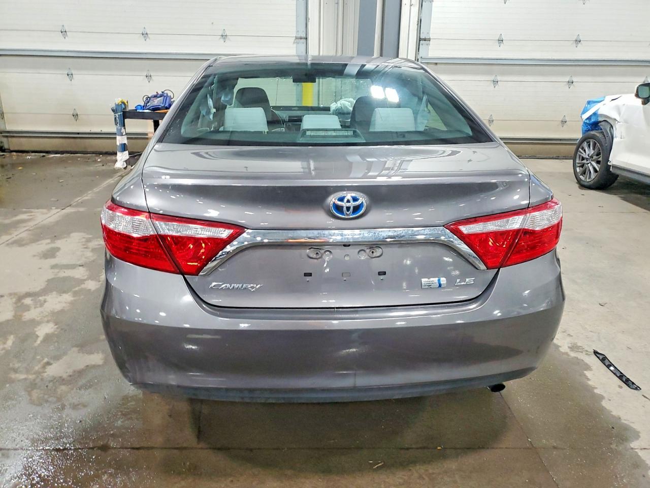 2017 TOYOTA CAMRY HYBRID photo 6