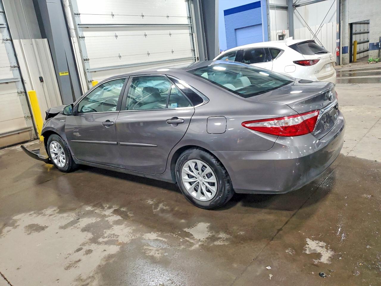 2017 TOYOTA CAMRY HYBRID photo 2