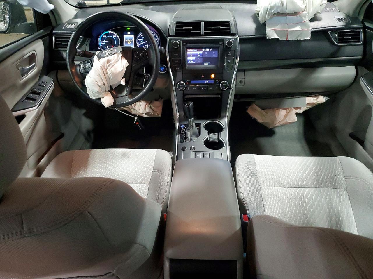2017 TOYOTA CAMRY HYBRID photo 8