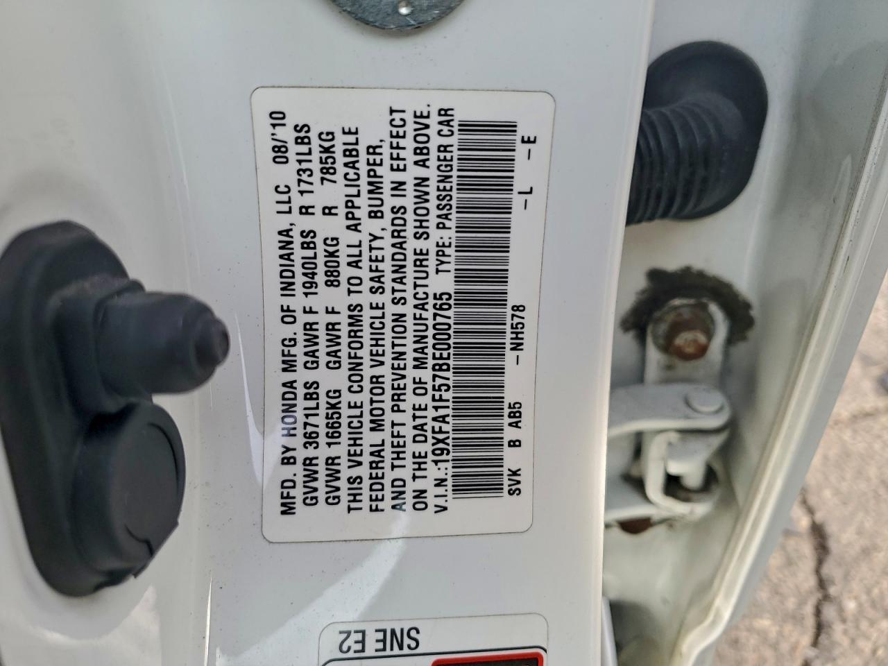 2011 HONDA CIVIC LX photo 12