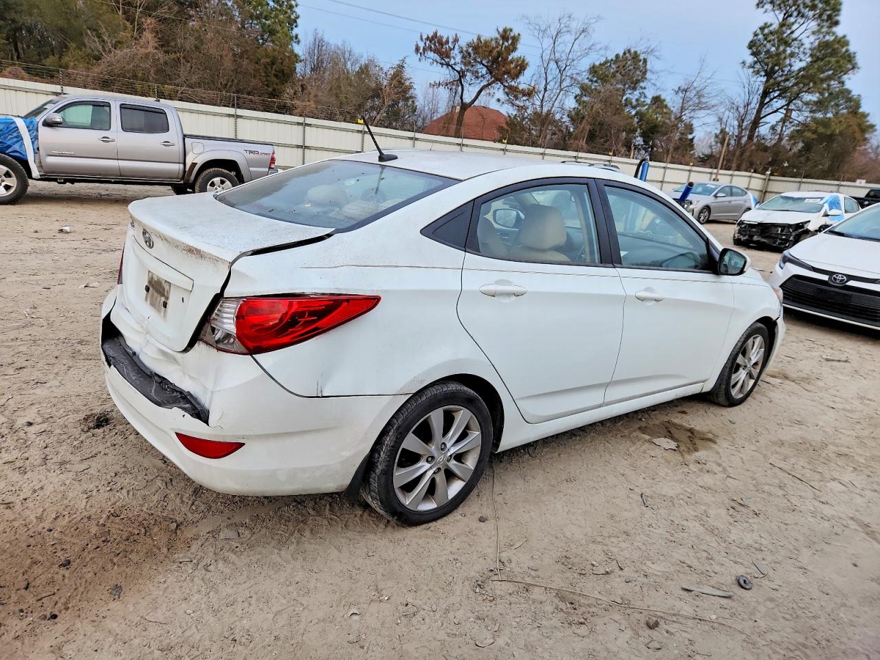 2012 HYUNDAI ACCENT GLS photo 3