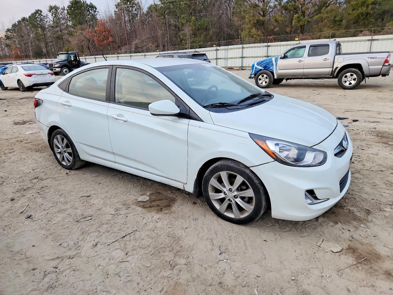 2012 HYUNDAI ACCENT GLS photo 4