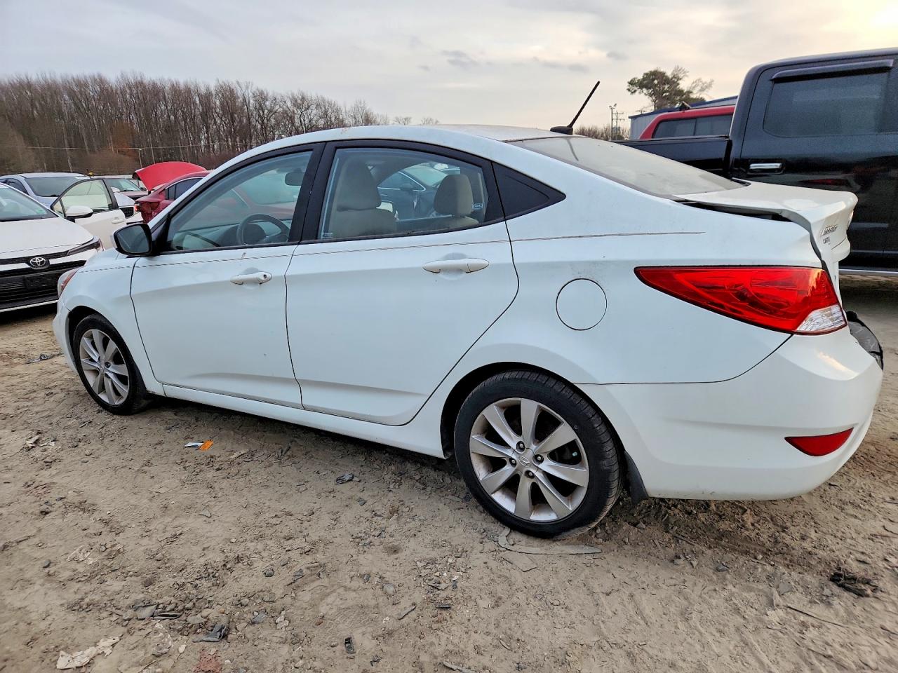 2012 HYUNDAI ACCENT GLS photo 2